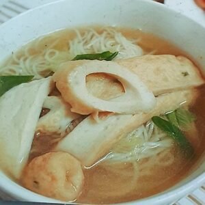 No(30)어묵국수 Eomuk-Guksu [br] Noodle soup with fish cakes & vegetables.